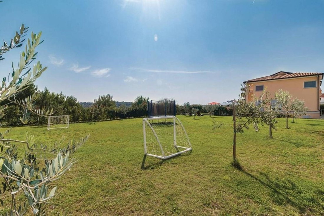 Villa in Grad Pula, Istria County, Croatia 2 - 13565924