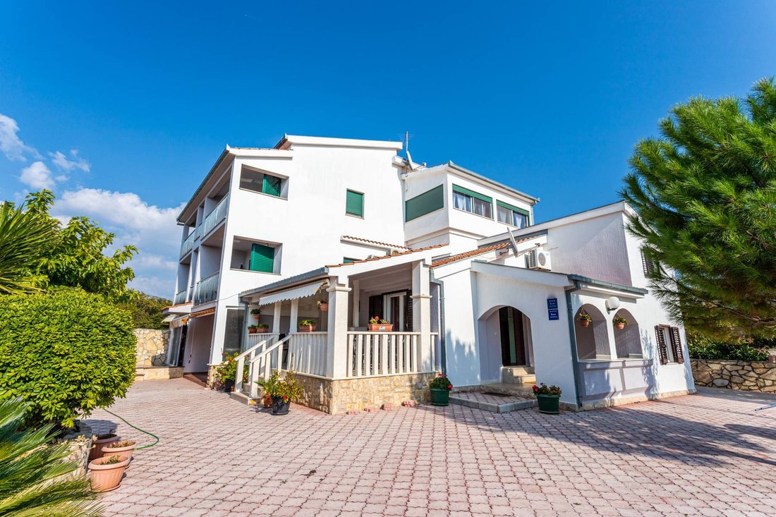 Villa in Vinisce, Split-Dalmatia County, Croatia 1 - 12667277