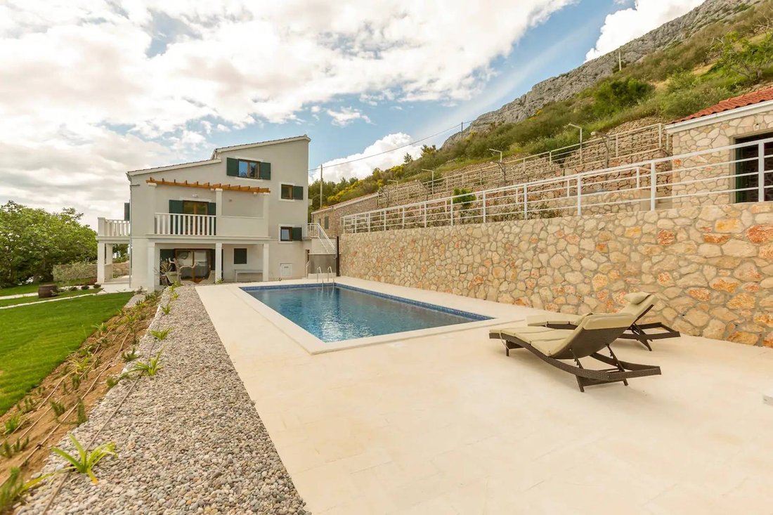 Villa in Celina, Split-Dalmatia County, Croatia 2 - 12620759