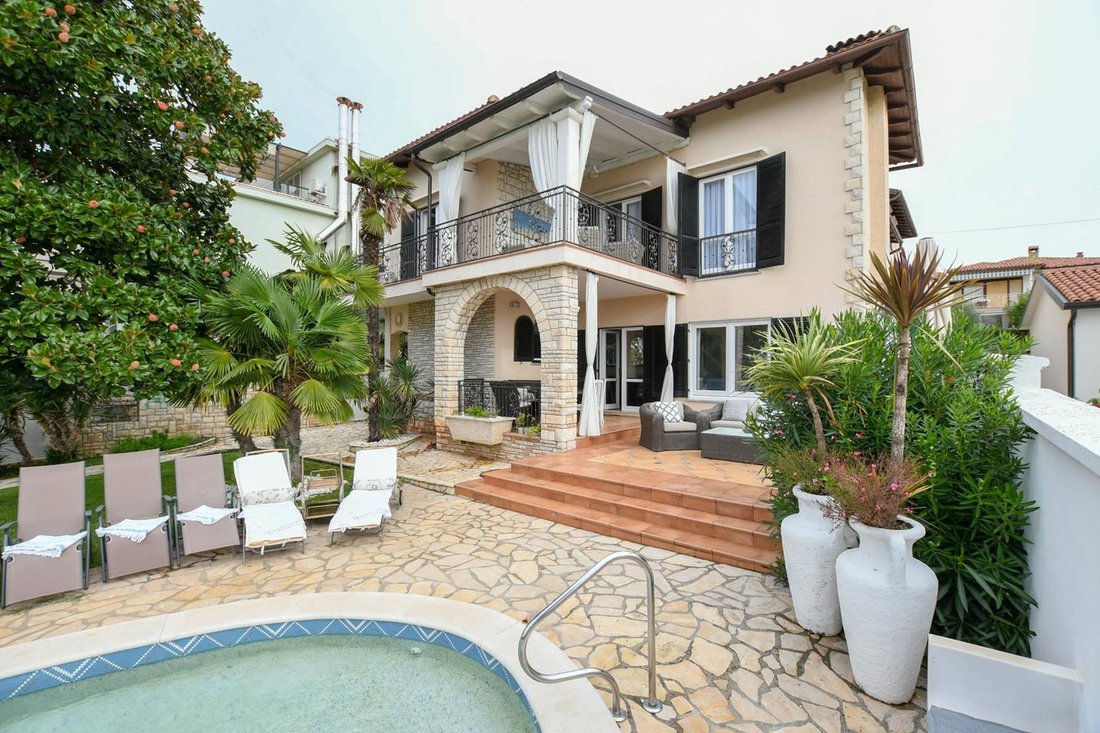 Villa in Umag, Istria County, Croatia 3 - 12693688