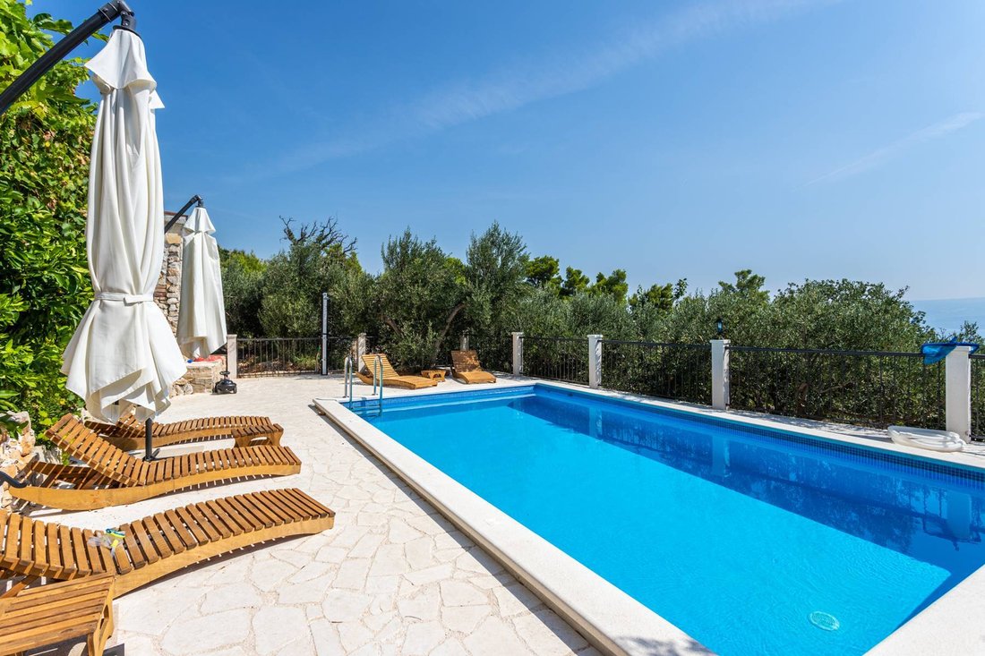 Villa in Jesenice, Split-Dalmatia County, Croatia 2 - 13567179