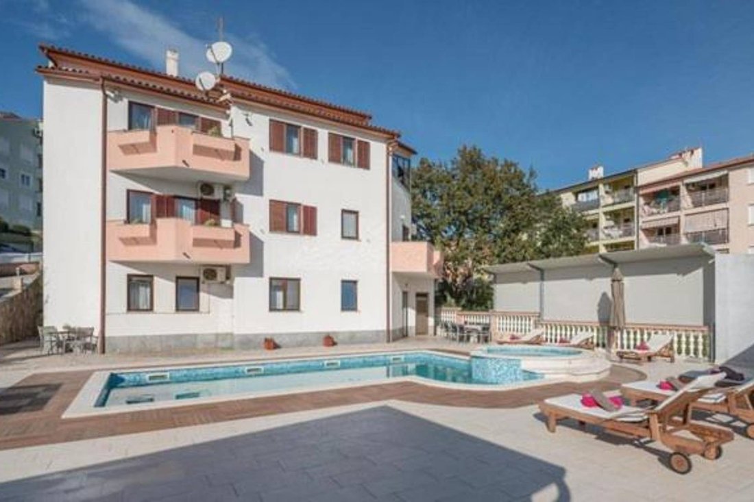 Villa in Grad Pula, Istria County, Croatia 2 - 13566846