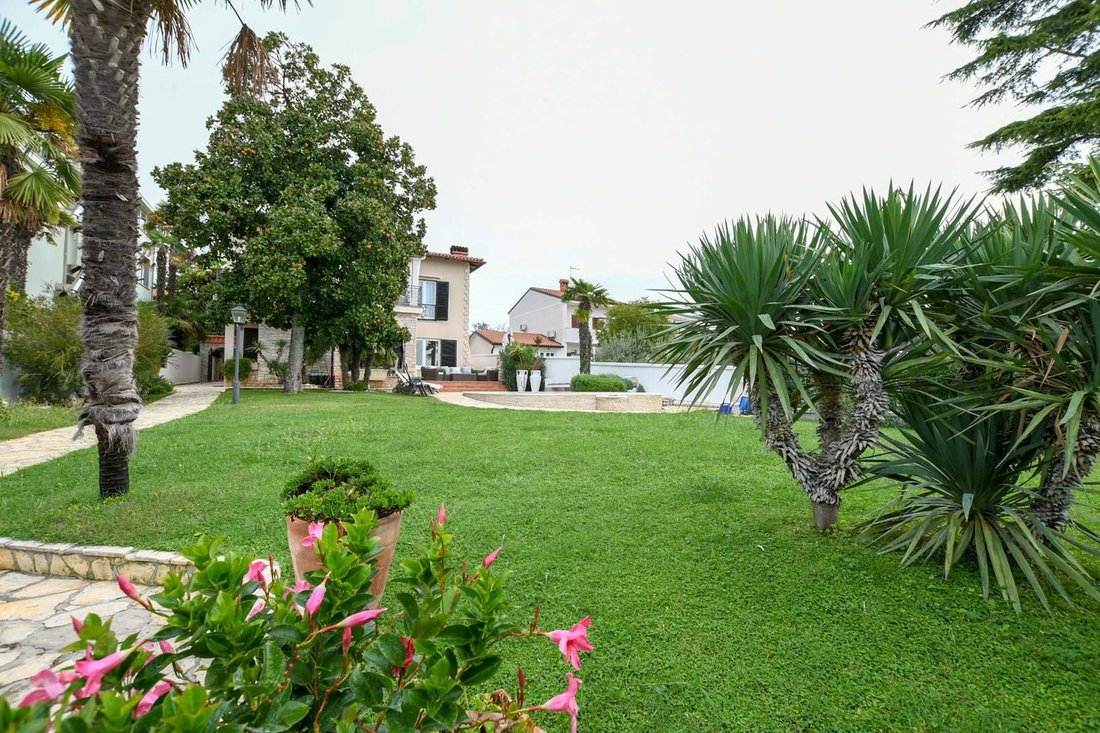 Villa in Umag, Istria County, Croatia 2 - 12693688