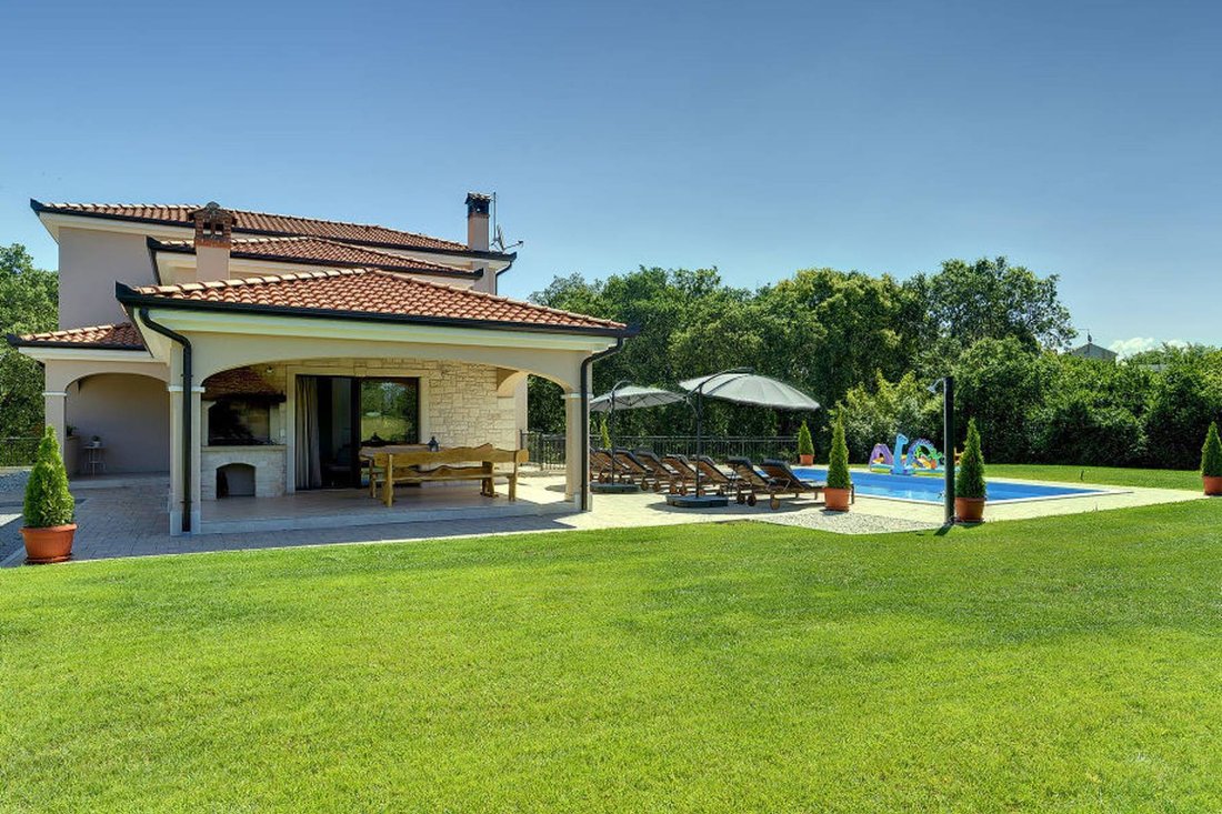 Villa in Rovinjsko Selo, Istria County, Croatia 2 - 12673397