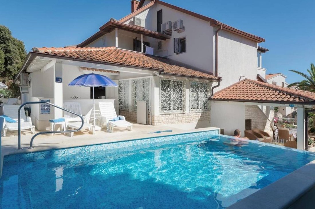 Villa in Pjescana Uvala, Istria County, Croatia 1 - 13565379