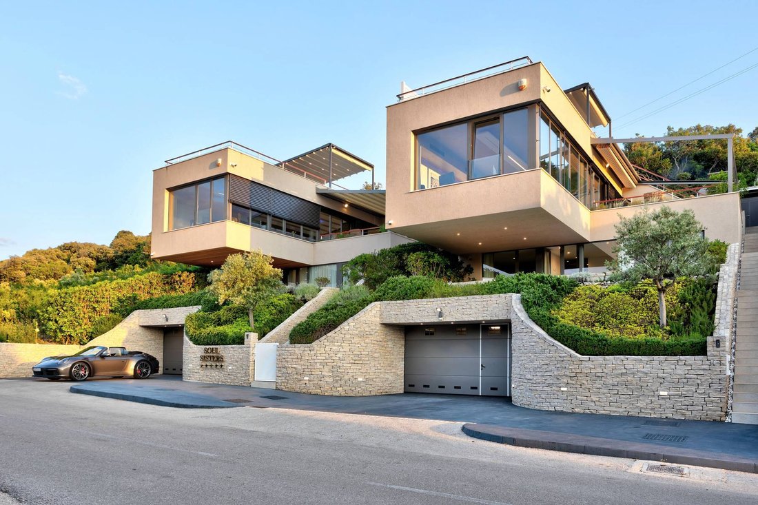 Villa in Zrnovo, Dubrovnik-Neretva County, Croatia 1 - 13434640