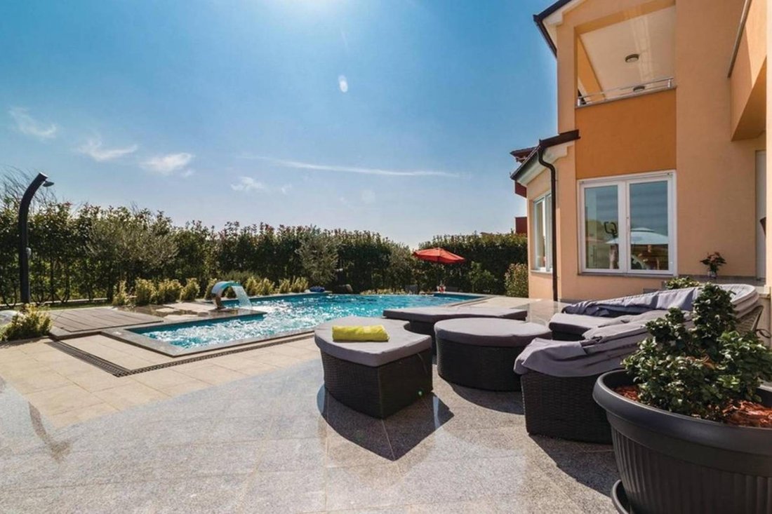 Villa in Grad Pula, Istria County, Croatia 4 - 13565924