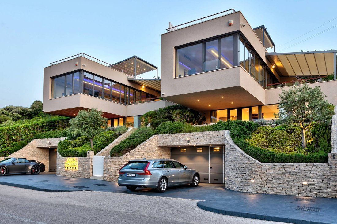 Villa in Zrnovo, Dubrovnik-Neretva County, Croatia 2 - 13434640