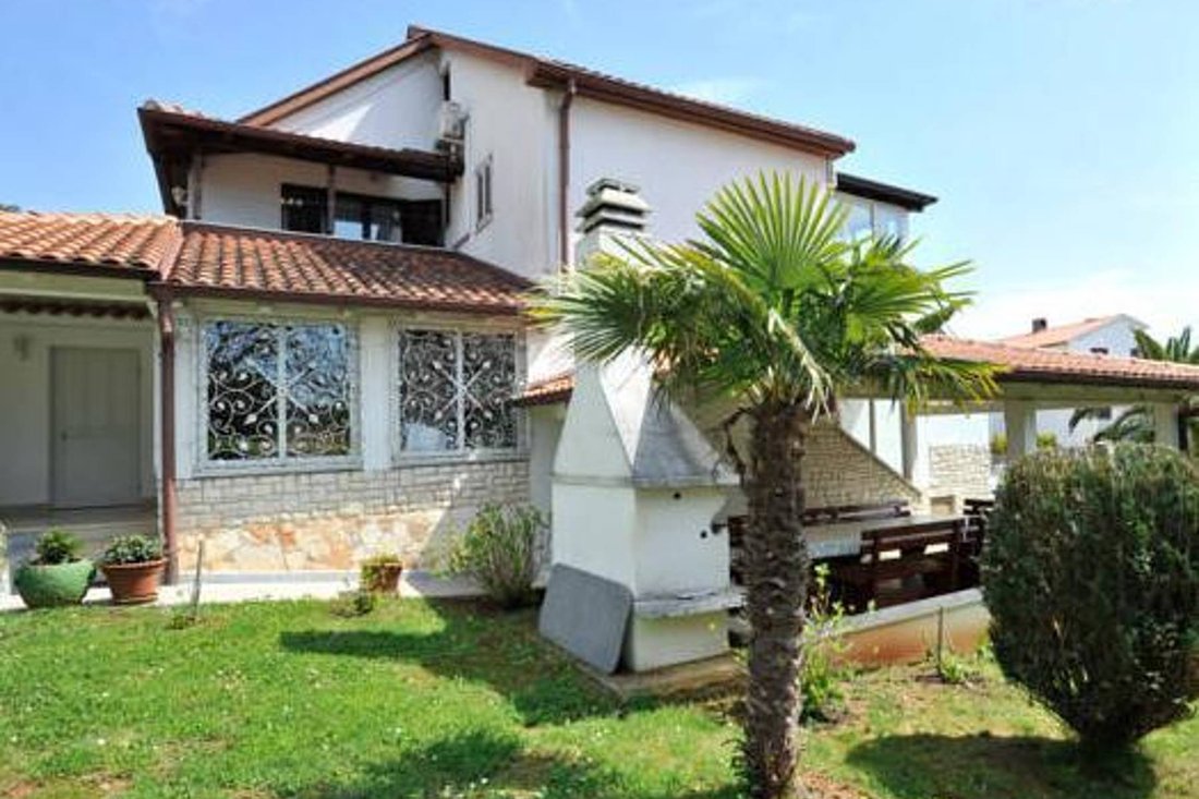 Villa in Pjescana Uvala, Istria County, Croatia 2 - 13565379