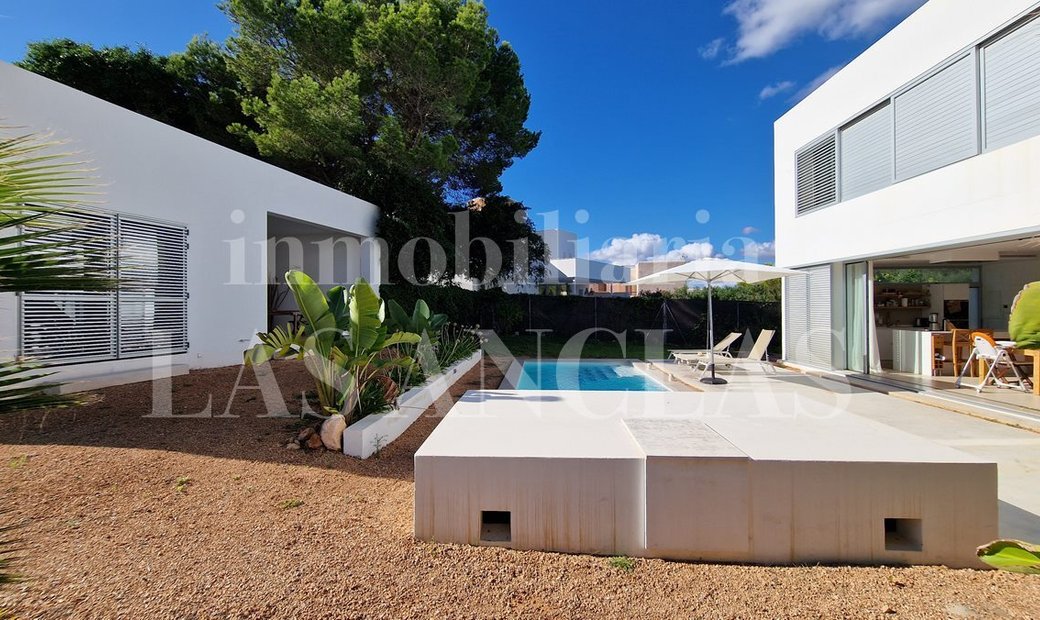 San Carlos De Peralta House / In Santa Eulalia Des Ríu, Balearic