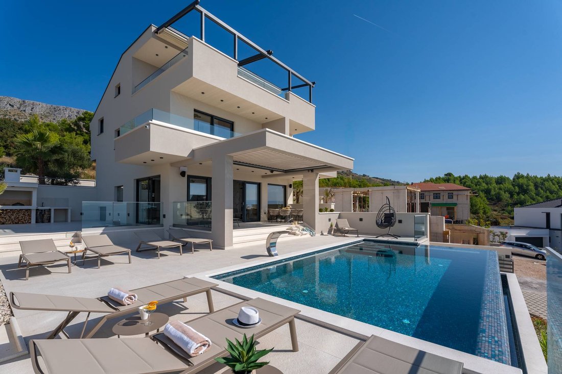 Villa en Grljevac, Split-Dalmacia, Croacia 1 - 13565347