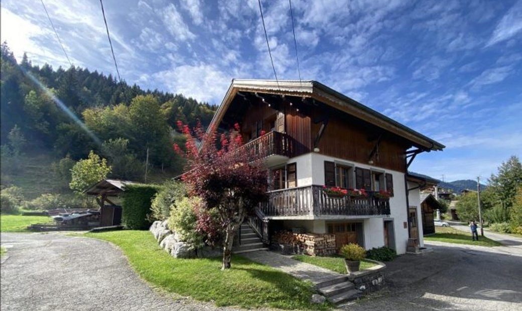 Morzine Chalet In Morzine, Auvergne Rhône Alpes, France For Sale (13645645)
