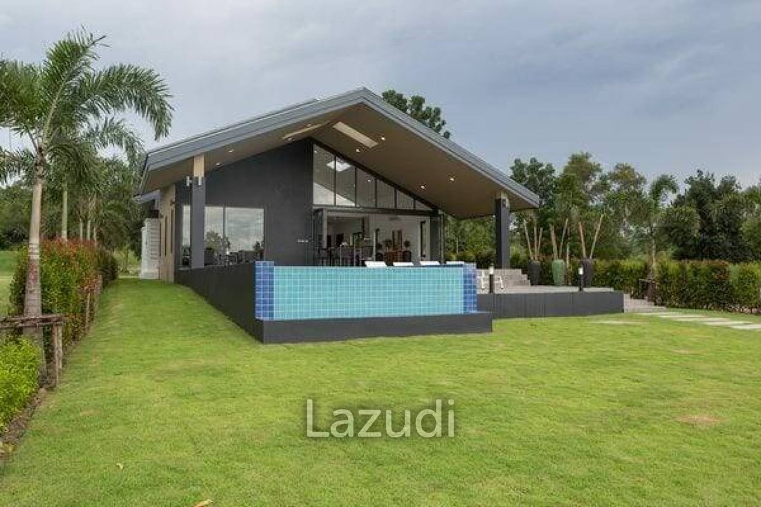 Villa in Hua Hin, Prachuap Khiri Khan, Thailand 2 - 13648297