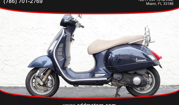 Motorcycles - 1 Vespa for sale on JamesEdition