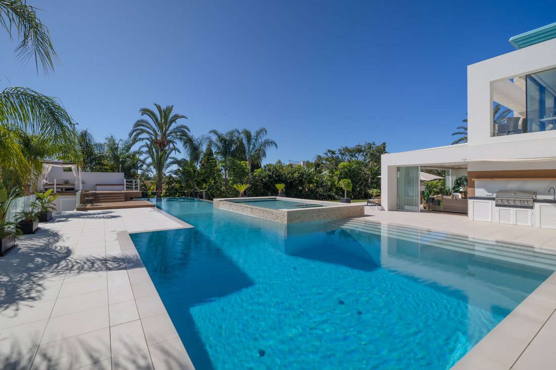 Villa in Marbella, Andalusia, Spain 4 - 12706964