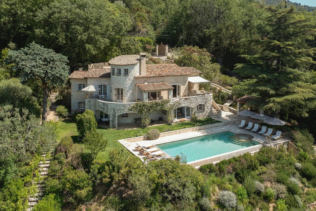 Villa in Tourrettes-sur-Loup, Provence-Alpes-Côte d'Azur, France 1 - 13653938