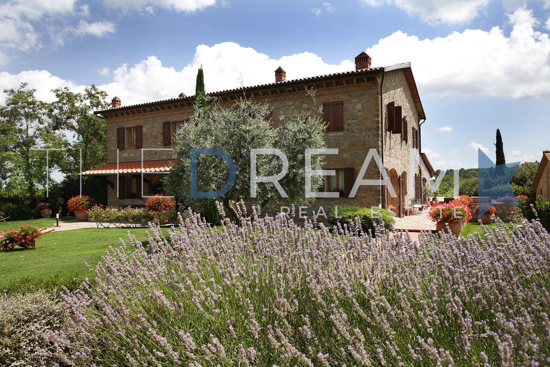 Estate in San Gimignano, Tuscany, Italy 2 - 13656623