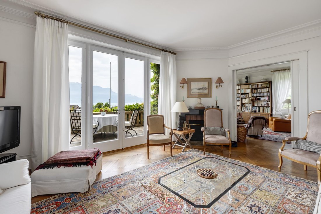 Propriété De Maître Avec Vue Sur Le Lac Située In Corseaux, Vaud