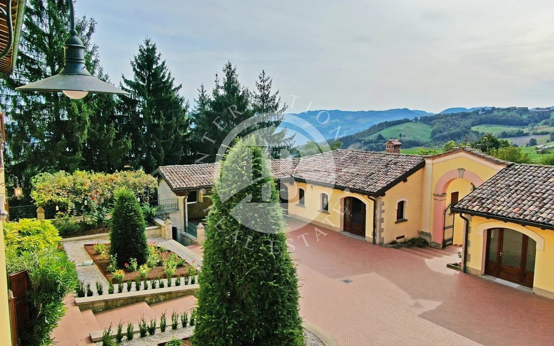 Villa in Pavullo Nel Frignano, Emilia-Romagna, Italy 4 - 13662240