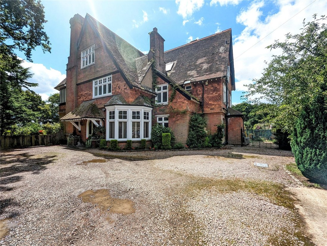7 Bedroom Detached House For Sale In In South Nutfield, England, United