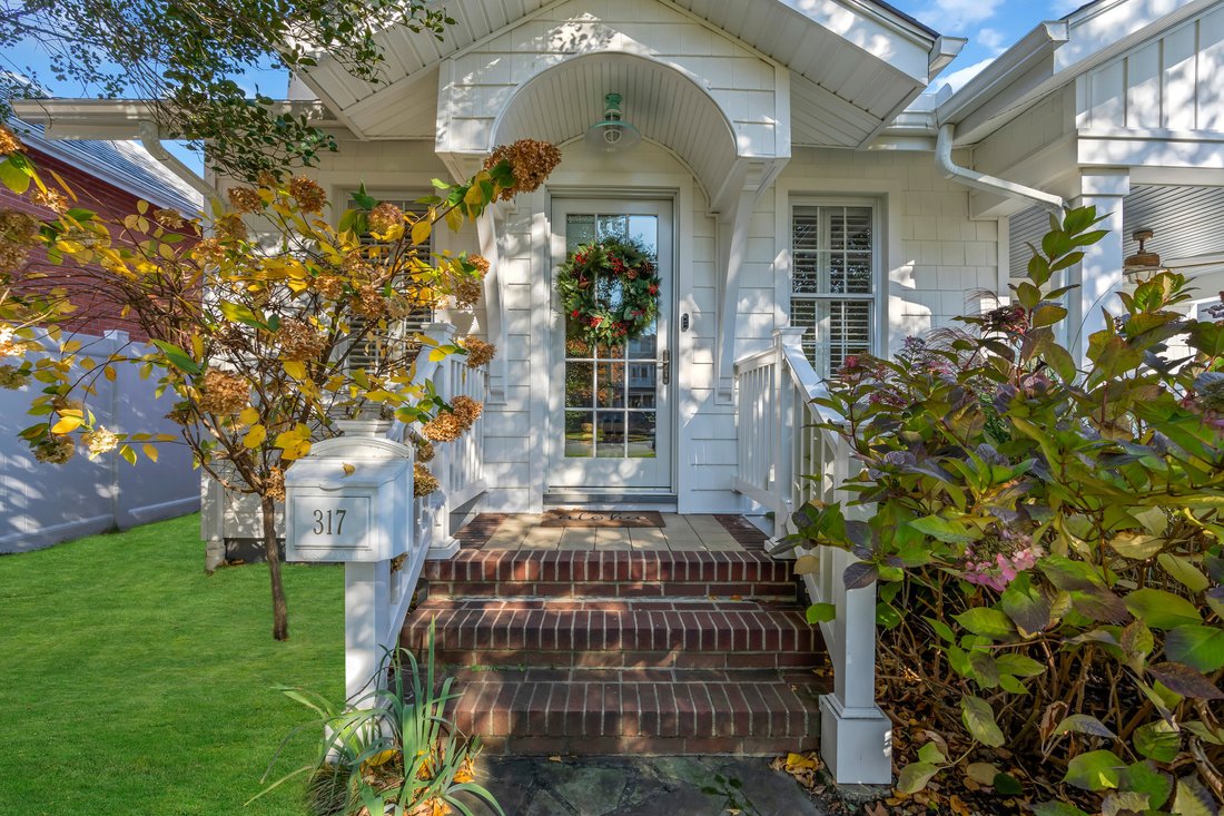 Quaint Shore Cape In Sea Girt, New Jersey, United States For Sale