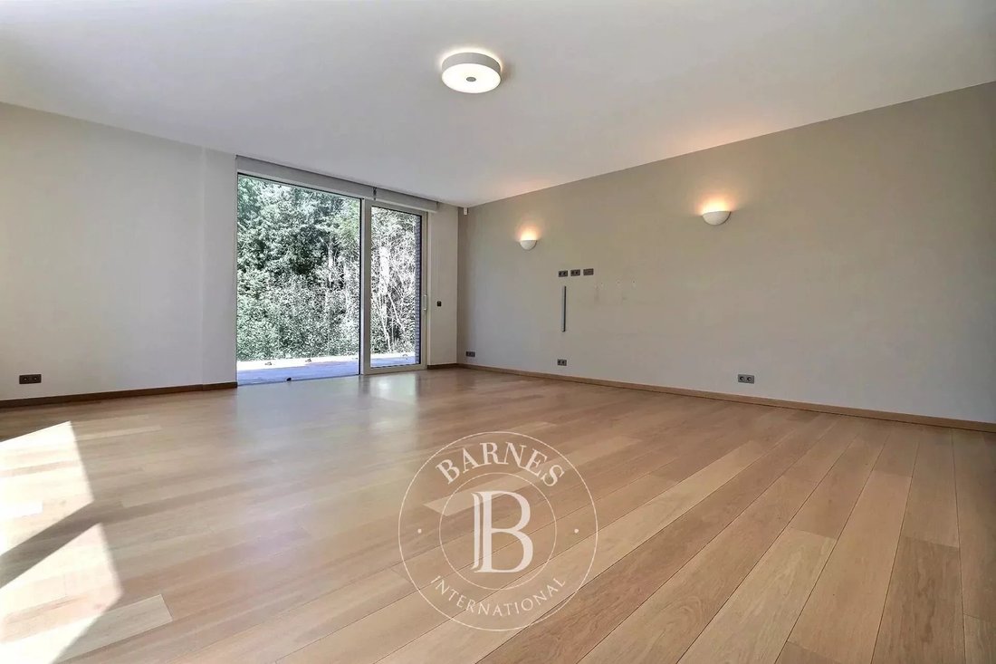 Fort Jaco 3 Bedroom Apartment + Office + Terraces + Garden In Uccle