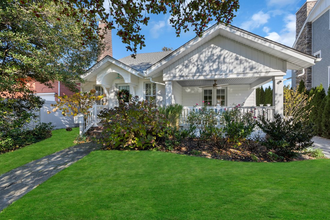 Quaint Shore Cape In Sea Girt, New Jersey, United States For Sale