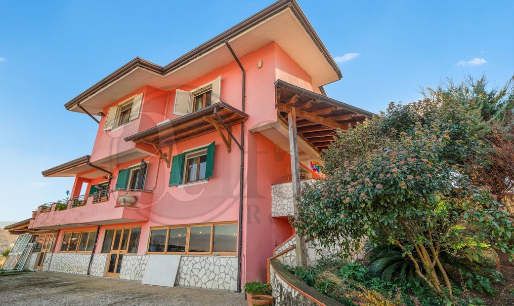 , Villa For Sale In Patrica In Lazio, Italy For Sale (13665888)