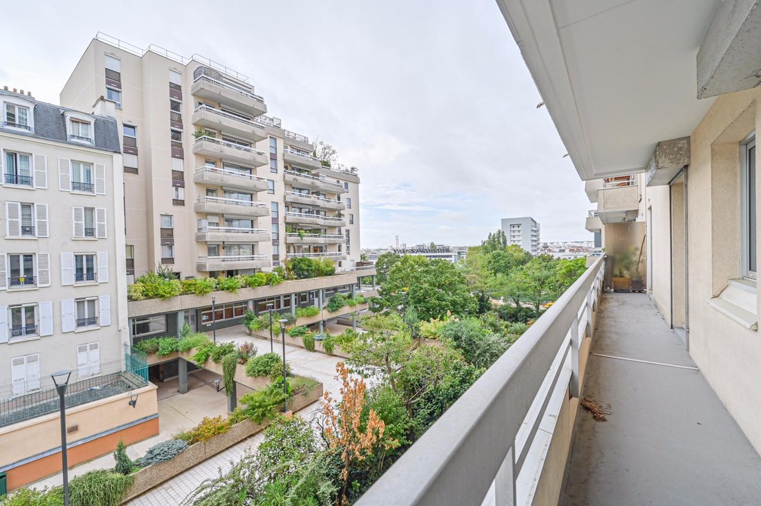 Au Pies Du Métro Charenton écoles In Charenton Le Pont, île De France