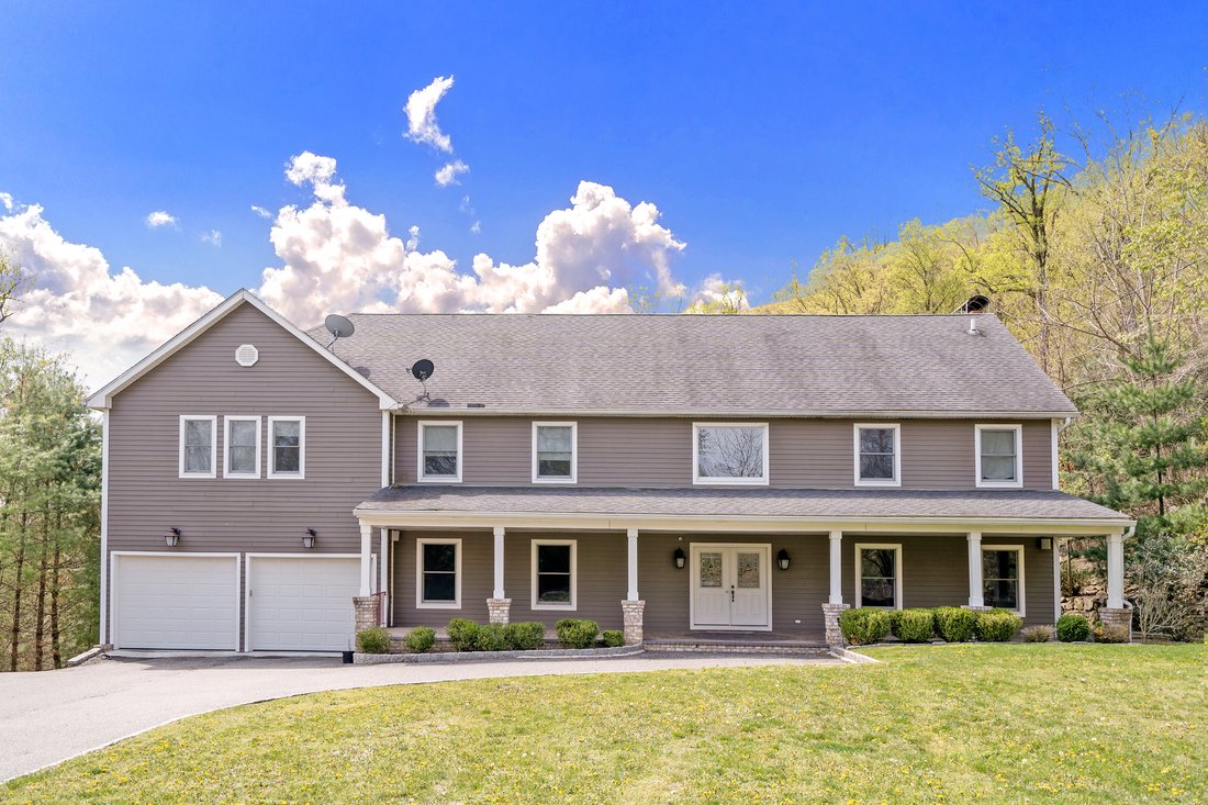 265 Mill River Road In Chappaqua, New York, United States For Sale