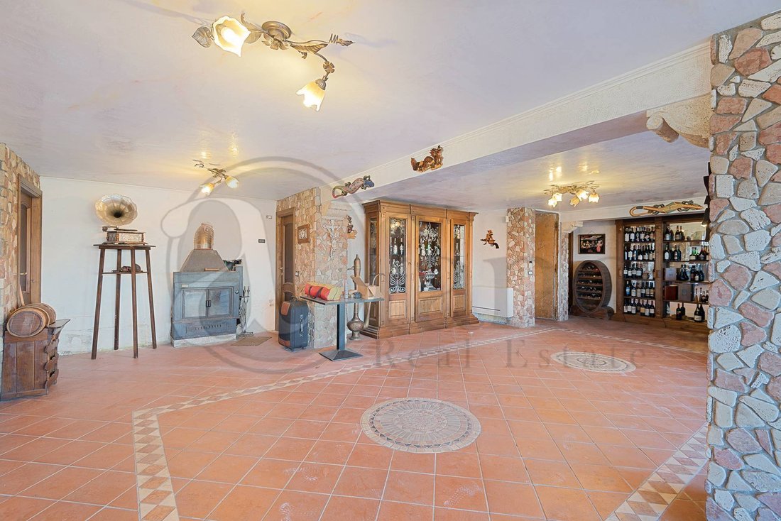 , Villa For Sale In Patrica In Lazio, Italy For Sale (13665888)