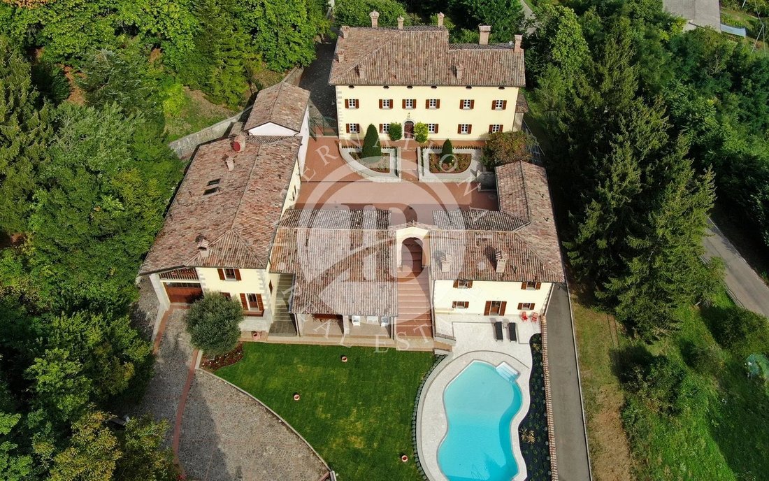Villa in Pavullo Nel Frignano, Emilia-Romagna, Italy 2 - 13662240