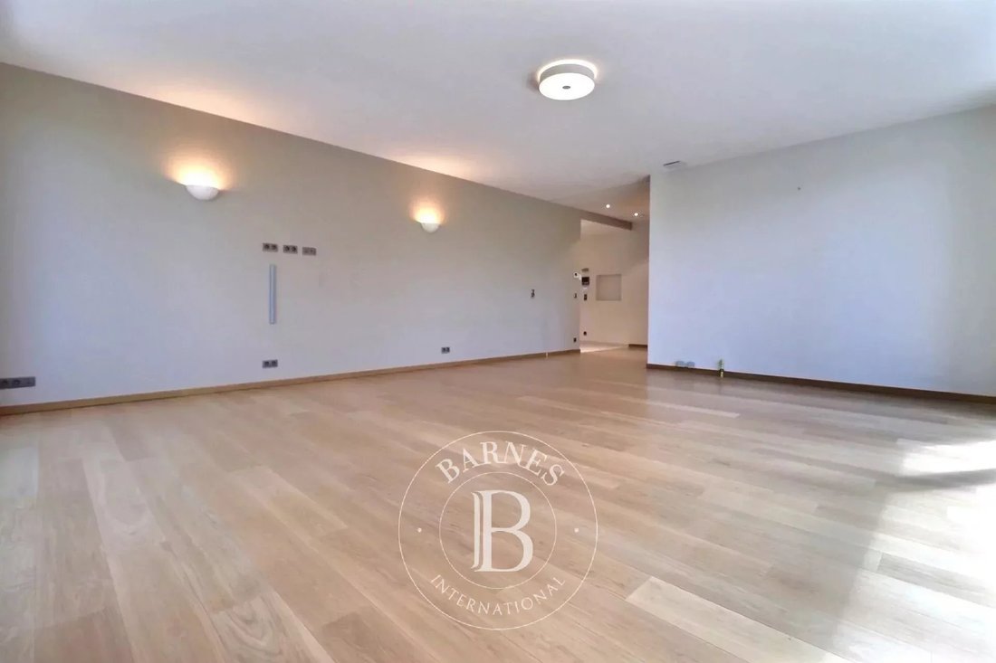 Fort Jaco 3 Bedroom Apartment + Office + Terraces + Garden In Uccle