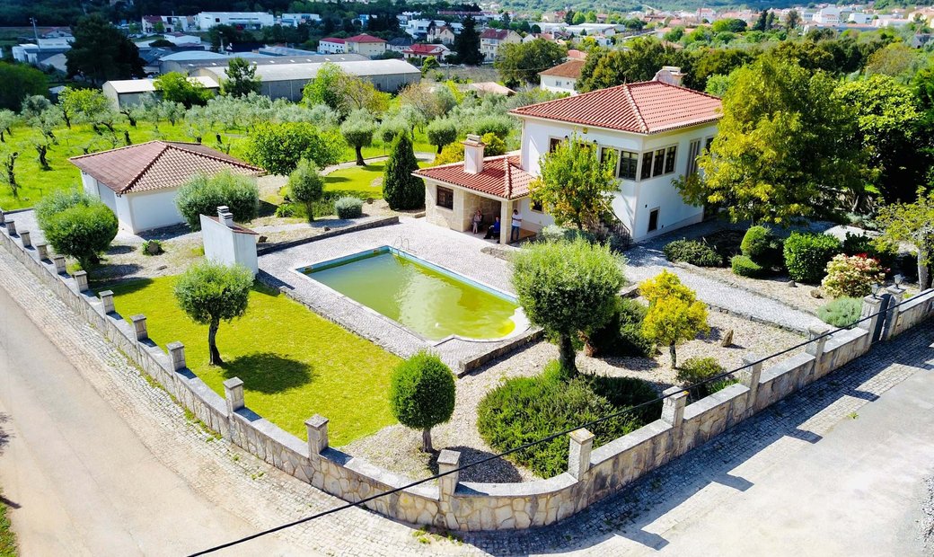 5 Bedroom Villa Rustica With Pool In In Alvaiázere, Leiria District