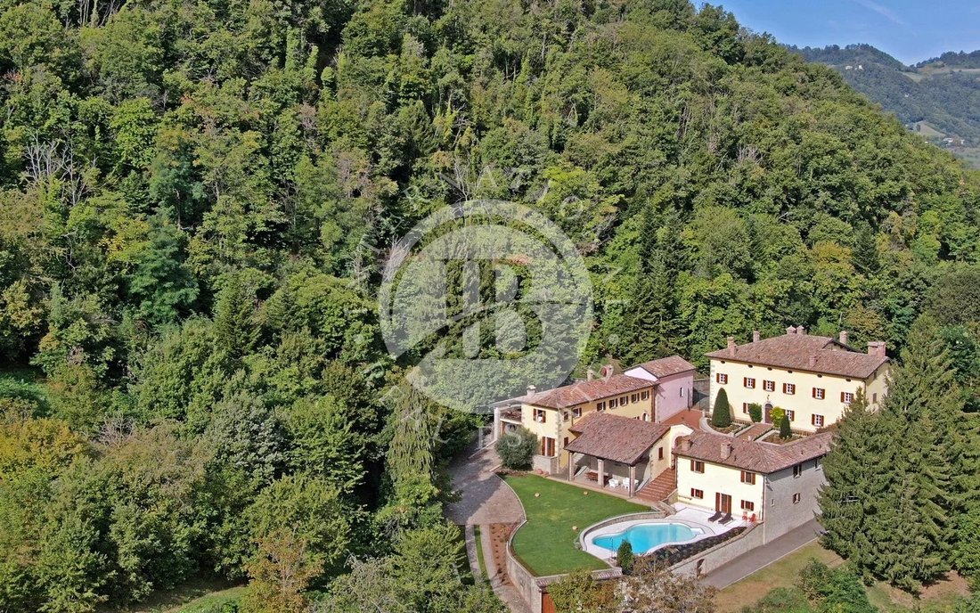 Villa in Pavullo Nel Frignano, Emilia-Romagna, Italy 1 - 13662240