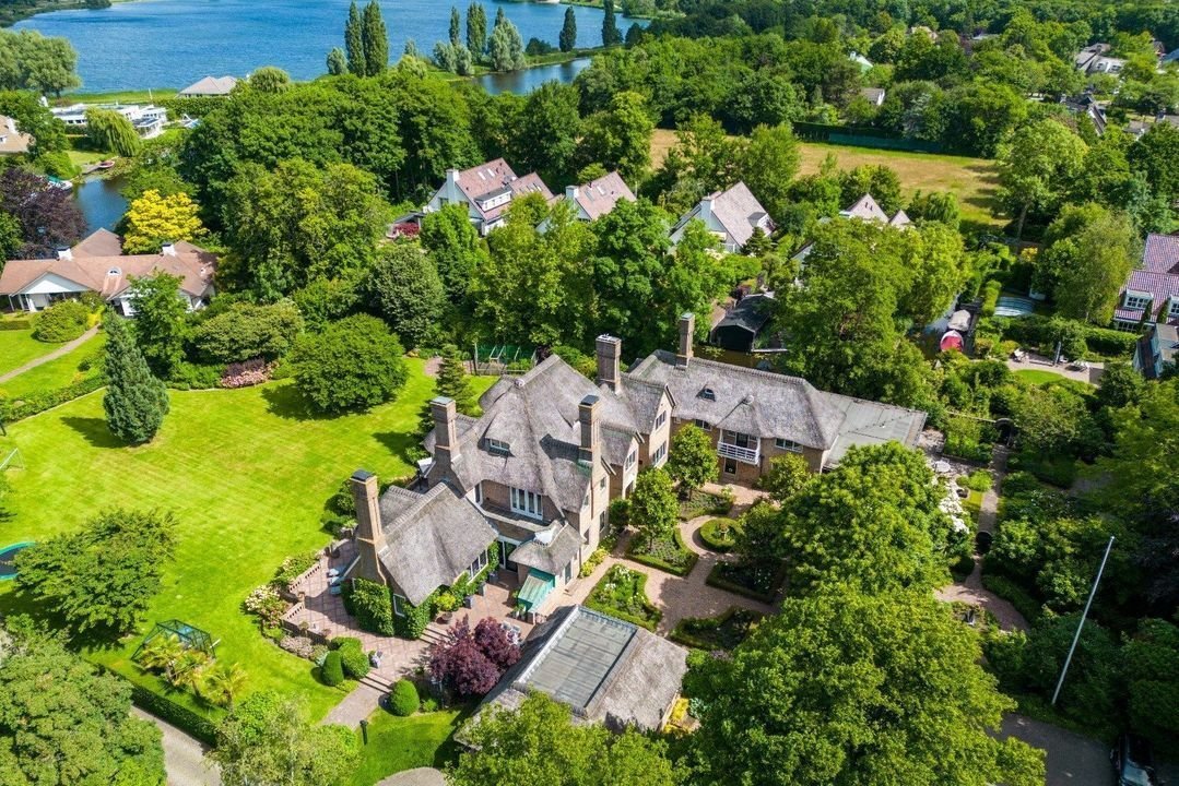 Oranje Nassaulaan 10 In Warmond, South Holland, Netherlands For Sale