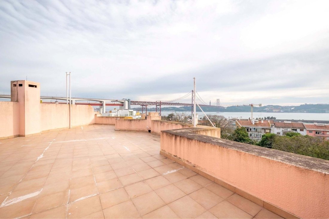Townhouse in Alcantara, Lisbon, Portugal 2 - 13648748