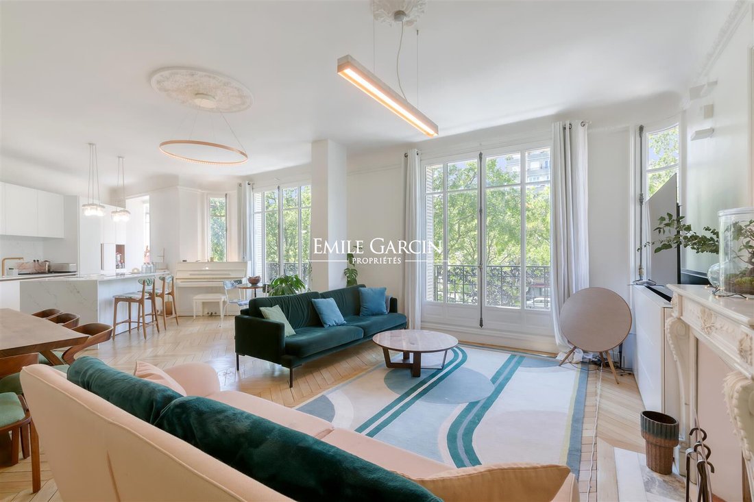 For Sale Apartment 3 Bedrooms Large In Paris le De France