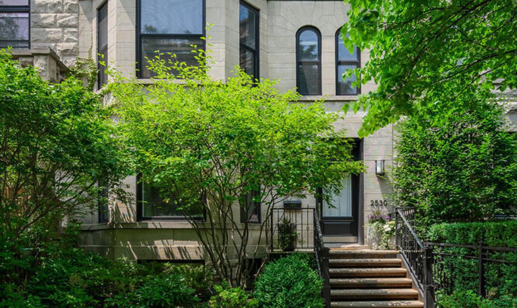 2530 N Burling Street In Chicago, Illinois, United States For Sale