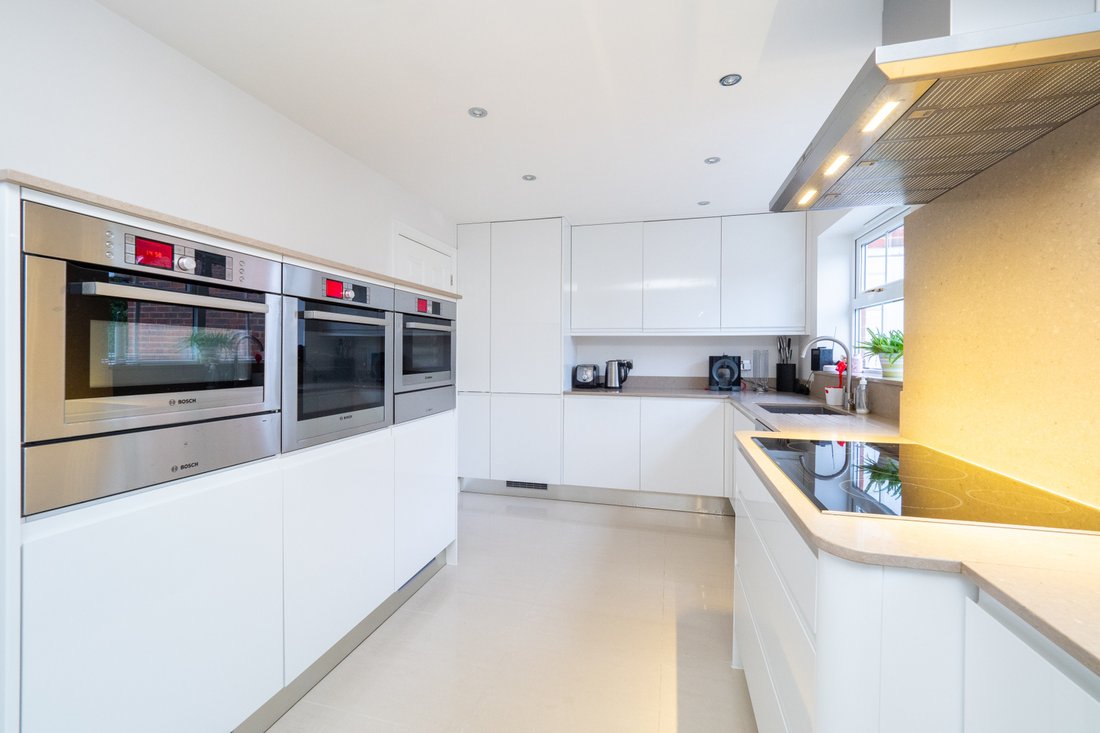 House in Banstead, Reigate and Banstead, England 2 - 13672919