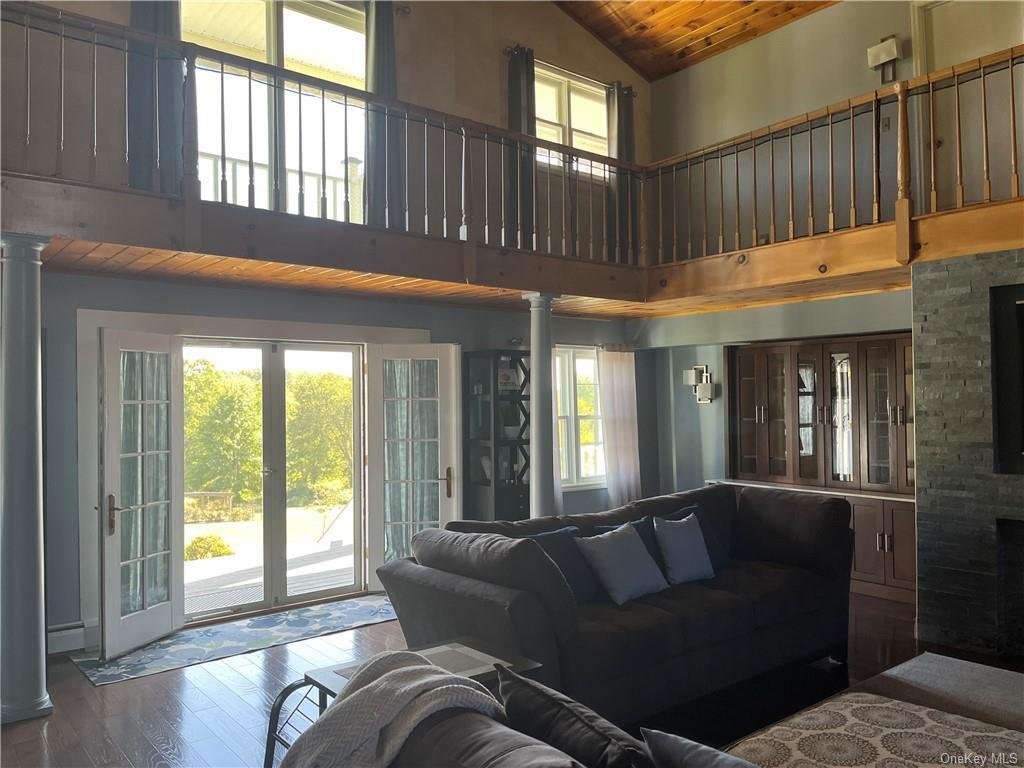 5 Bedrooms Single Family Detached In Montgomery, New York, United