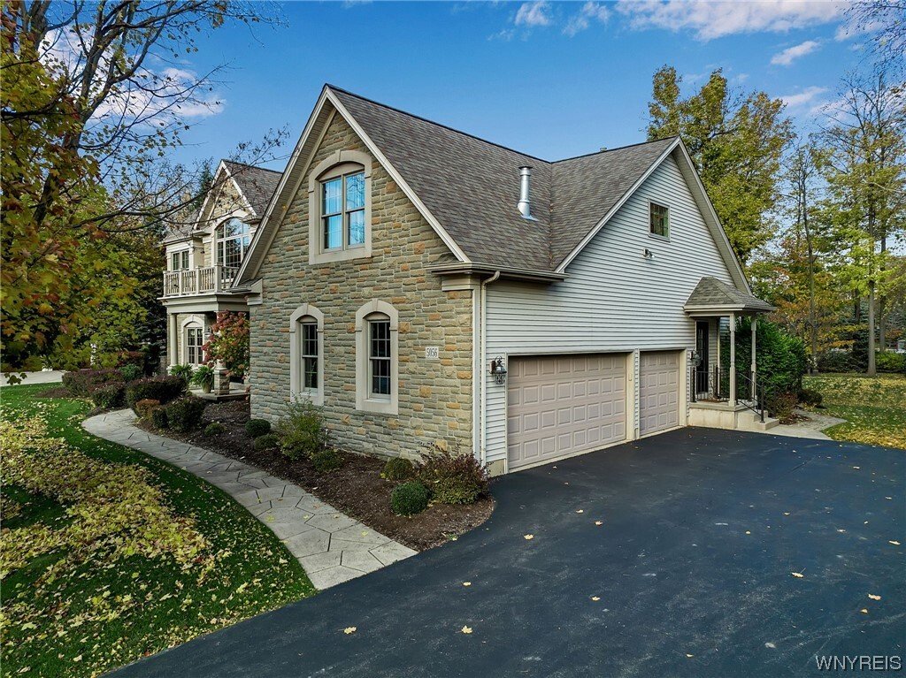 Spaulding Lake Masterpiece Home In Clarence, New York, United States