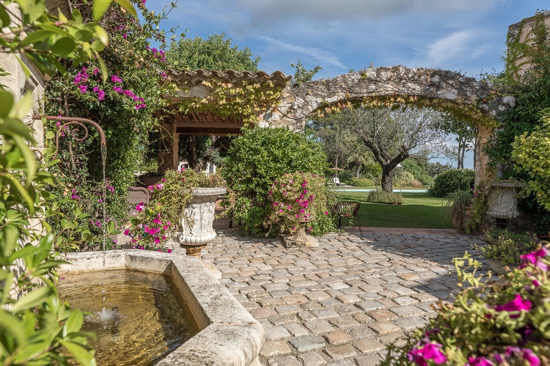 House in Saint-Paul-de-Vence, Provence-Alpes-Côte d'Azur, France 4 - 13671527