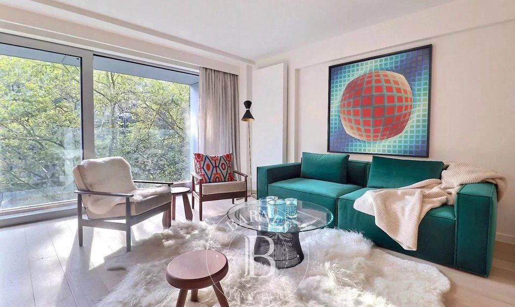 Avenue Louise 2 Bedroom Apartment + Dressing In Elsene, Brussels