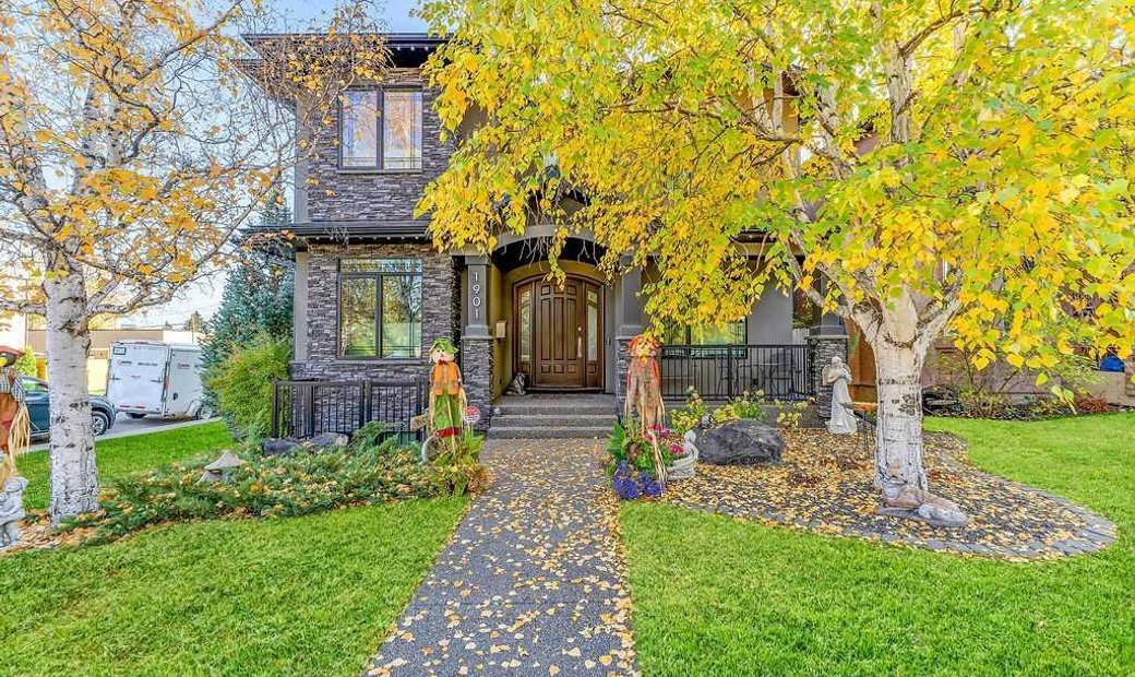 Beautiful Home On A Corner Lot In Calgary, Canada For Sale (13668424)