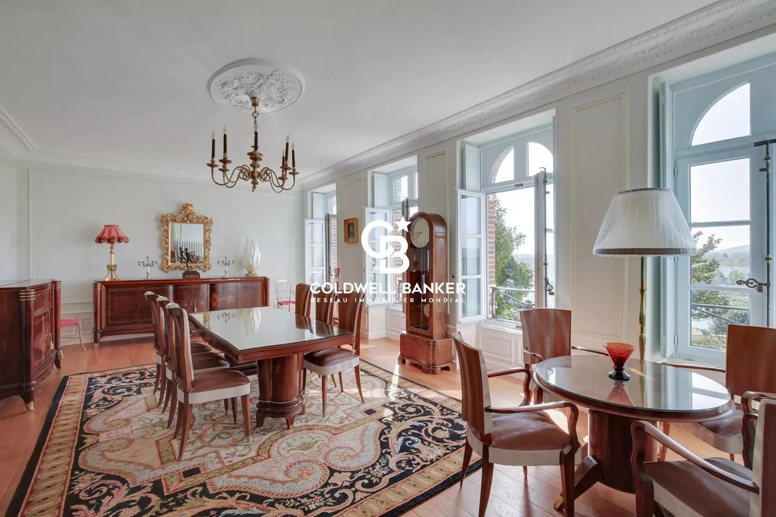 19th Century Property On 7200m² Of In Joigny, Bourgogne Franche Comté