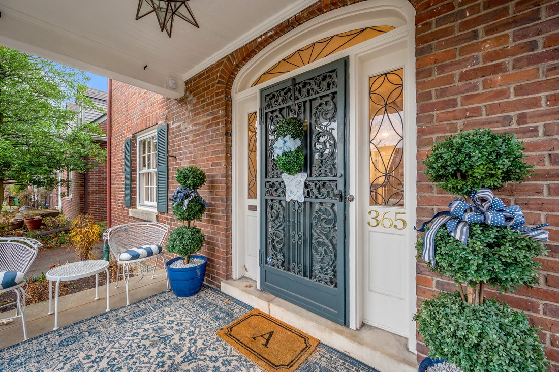 365 Henry Clay Boulevard In Lexington, Kentucky, United States For Sale