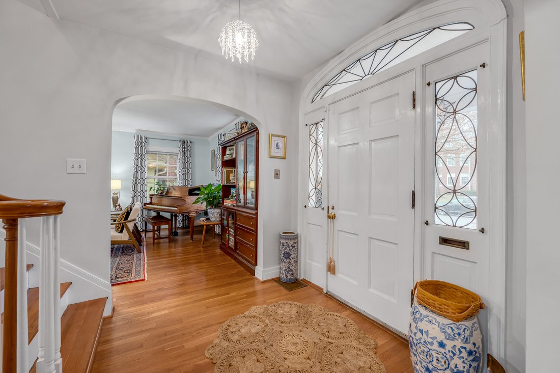 365 Henry Clay Boulevard In Lexington, Kentucky, United States For Sale