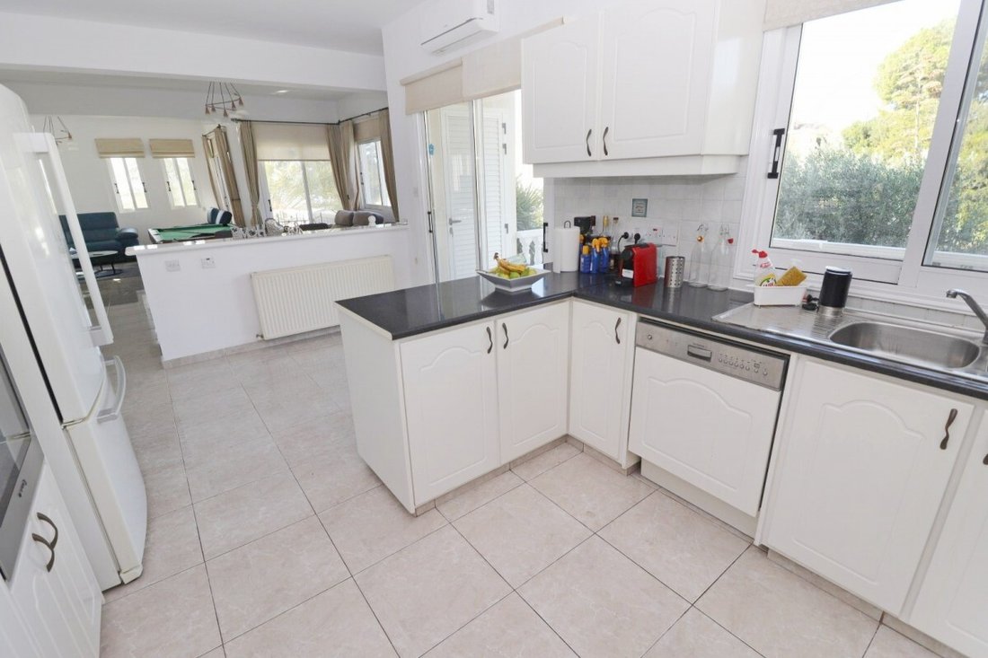 Villa in Paphos, Paphos, Cyprus 5 - 13679656