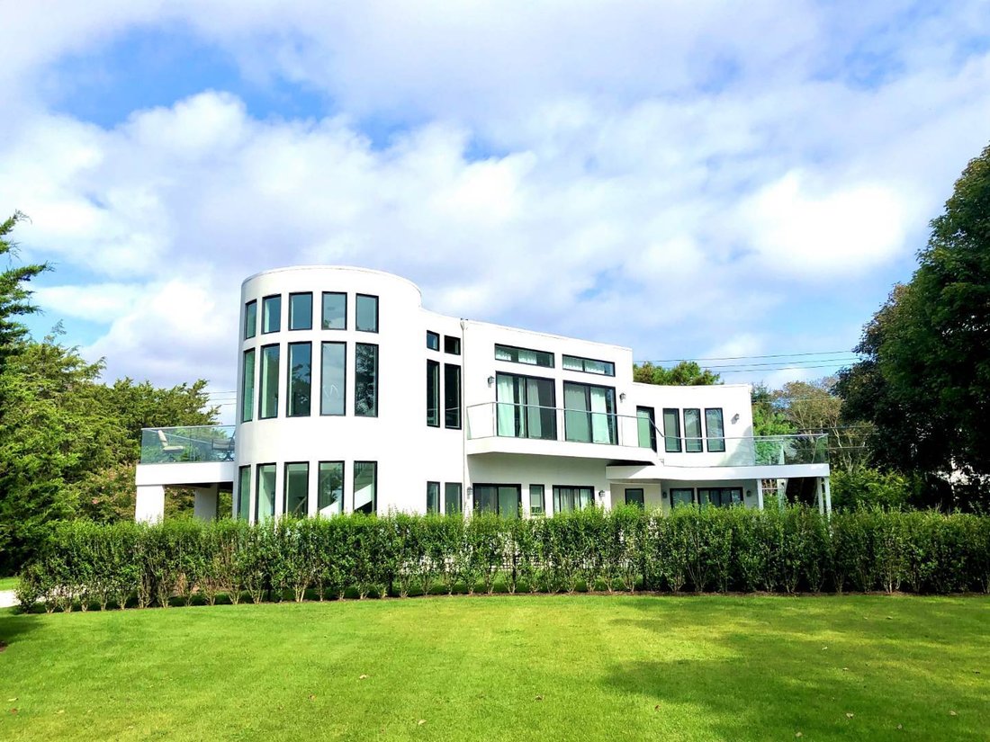Stunning Contemporary Summer Home With In Amagansett, New York, United States For Rent (13680064)